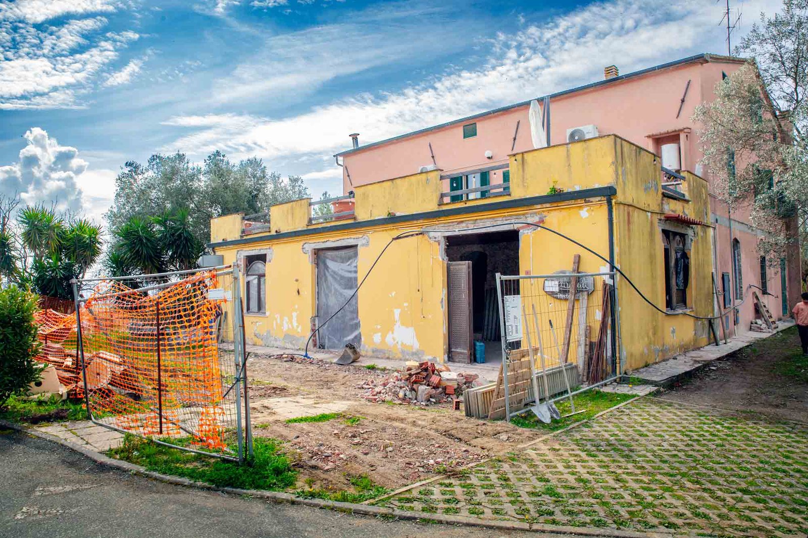 Suvereto Tuscany event space construction
