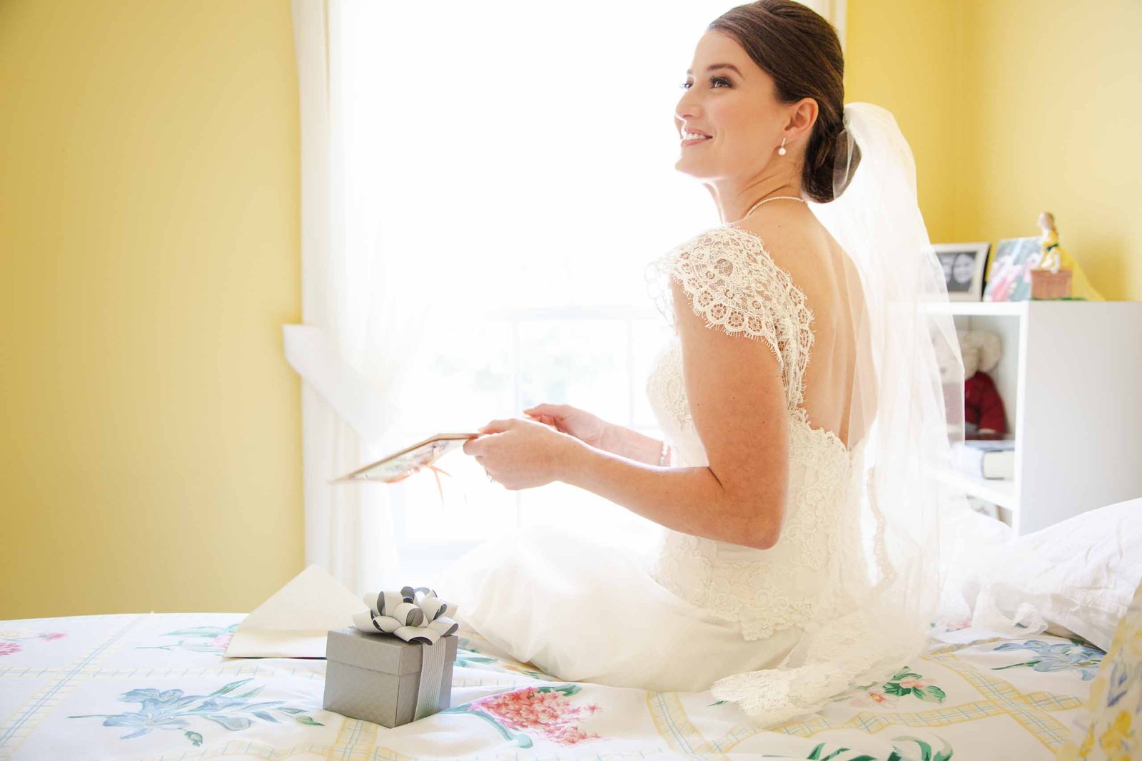 bride reading note from groom